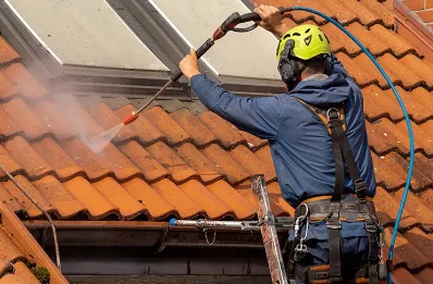 Démoussage et hydrofuge de toiture à Pommérieux